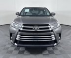 Used 2017 Toyota Highlander Limited image 3