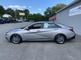 Used 2024 Hyundai Elantra SEL image 2