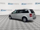Used 2010 Chrysler Town & Country Touring image 6