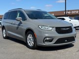 Used 2022 Chrysler Pacifica Touring-L image 2