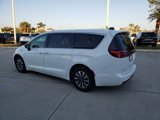 New 2025 Chrysler Pacifica Select image 3