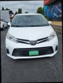 Used 2018 Toyota Sienna LE image 2