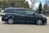 Used 2017 Toyota Sienna SE Premium image 3
