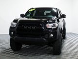 Used 2017 Toyota Tacoma TRD Off-Road image 2