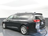 Used 2020 Chrysler Pacifica Touring-L image 3