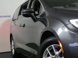 Used 2023 Chrysler Pacifica Touring-L image 3