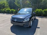 Used 2017 Volkswagen Tiguan S image 2