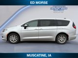 Used 2022 Chrysler Voyager LX image 2