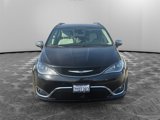 Used 2017 Chrysler Pacifica Limited image 2