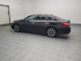 Used 2017 Nissan Altima 2.5 SV image 3