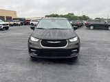 Used 2023 Chrysler Pacifica Touring-L image 3