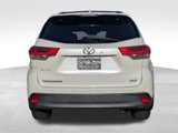 Used 2018 Toyota Highlander SE image 4