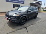 Used 2017 Jeep Cherokee Trailhawk image 2