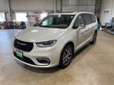 Certified 2021 Chrysler Pacifica Limited w/ Uconnect Theater Family Group image 5