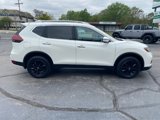 Used 2018 Nissan Rogue SV image 4