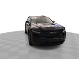 Used 2023 GMC Acadia SLE w/ Driver Convenience Package image 3