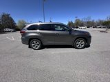 Used 2017 Toyota Highlander AWD V6 image 2