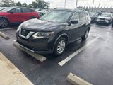Used 2020 Nissan Rogue SV image 2