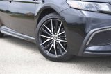 Used 2022 Toyota Camry SE image 2