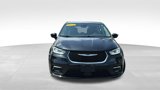 Used 2023 Chrysler Pacifica Touring-L image 2