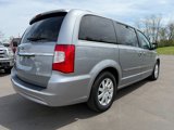 Used 2014 Chrysler Town & Country Touring image 5