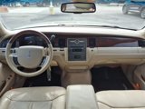 Used 2006 Lincoln Town Car Signature Limited image 4