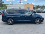 Used 2022 Chrysler Pacifica Touring-L image 2