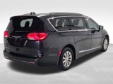 Used 2017 Chrysler Pacifica Touring-L image 4