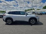 Used 2022 Nissan Rogue SV image 2