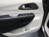 Used 2017 Chrysler Pacifica Touring-L image 3