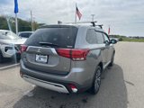Used 2020 Mitsubishi Outlander SE image 3
