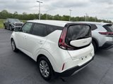 Used 2023 Kia Soul LX image 2