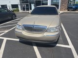 Used 2008 Lincoln Town Car Signature image 2