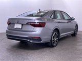 Used 2024 Volkswagen Jetta Sport image 5