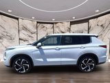 Used 2022 Mitsubishi Outlander SE image 2