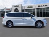 New 2025 Chrysler Pacifica Select image 2
