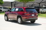 Used 2024 Jeep Grand Cherokee Laredo image 3