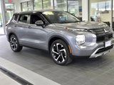 Used 2022 Mitsubishi Outlander SE image 2