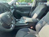 Used 2021 Toyota Highlander L image 2