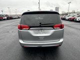 Used 2018 Chrysler Pacifica Touring-L image 4
