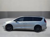 Used 2023 Chrysler Pacifica Limited w/ S Appearance Package image 2