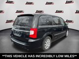 Used 2014 Chrysler Town & Country Touring image 5