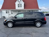 Used 2016 Chrysler Town & Country Touring image 4