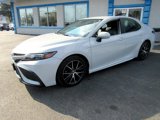 Used 2022 Toyota Camry SE image 2