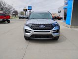 Used 2022 Ford Explorer XLT w/ Equipment Group 202A image 4