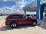 Used 2020 Jeep Grand Cherokee Laredo image 2