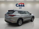 Used 2023 Mitsubishi Outlander ES image 3