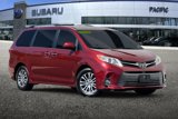 Used 2018 Toyota Sienna XLE image 2