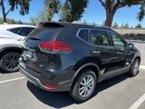 Used 2017 Nissan Rogue SV image 3