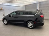 New 2025 Chrysler Pacifica Select image 5